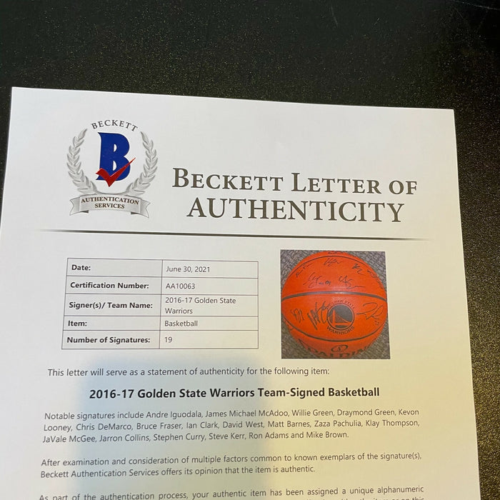 2016-17 Golden State Warriors NBA Champs Team Signed Game Basketball Beckett COA