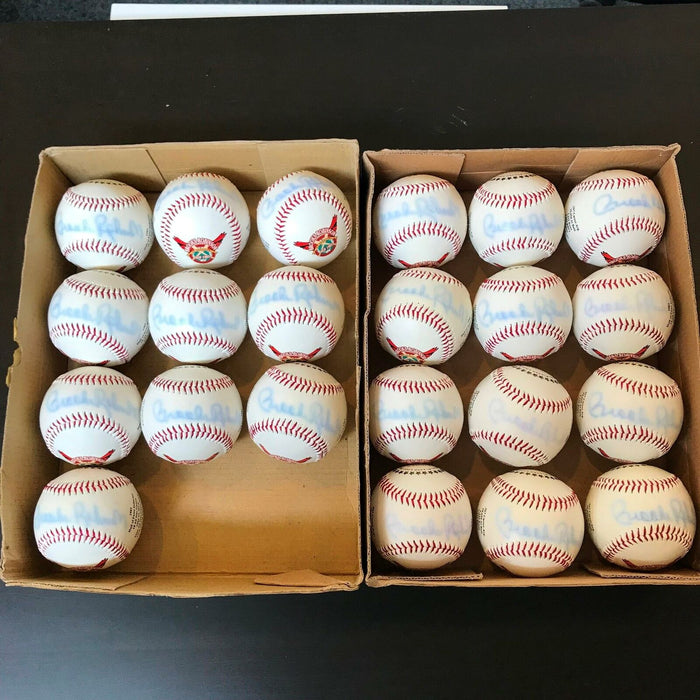 Lot Of 22 Brooks Robinson Signed Hall Of Fame 1983 Special Edition Baseballs