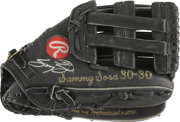 Sammy Sosa Signed 1996 Rawlings Game Used Baseball Glove PSA DNA COA