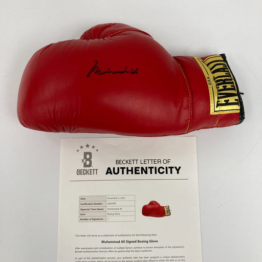 Muhammad Ali Signed Everlast Boxing Glove Beckett COA