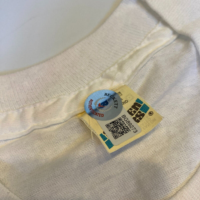 B.J. Armstrong Signed 1992 Chicago Bulls Back To Back Champs T-shirt Beckett