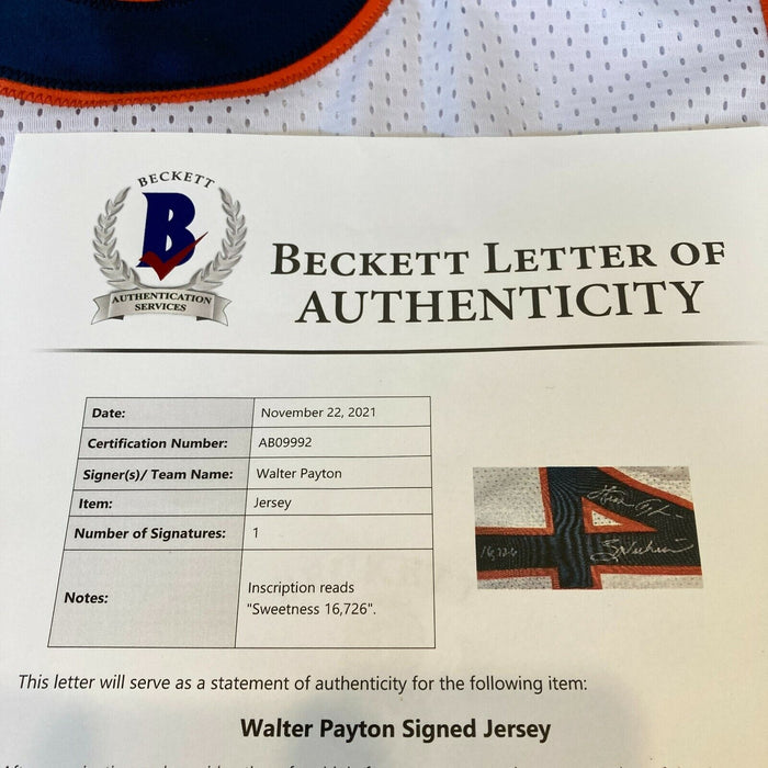 Walter Payton "Sweetness" Signed Chicago Bears Game Model STAT Jersey Beckett