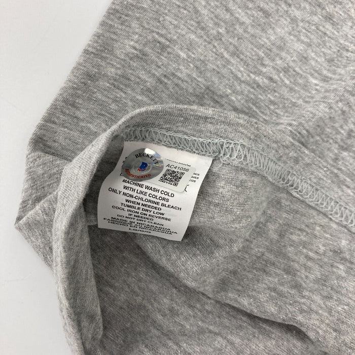 Tom Brady Signed Tampa Bay Buccaneers GOAT Fanatics T-Shirt Beckett COA