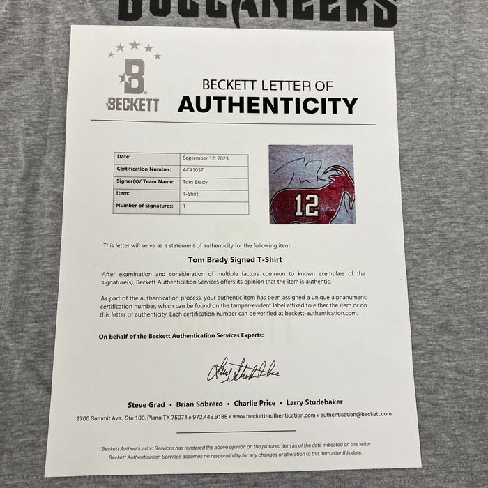 Tom Brady Signed Authentic Tampa Bay Buccaneers Fanatics T-Shirt Beckett COA