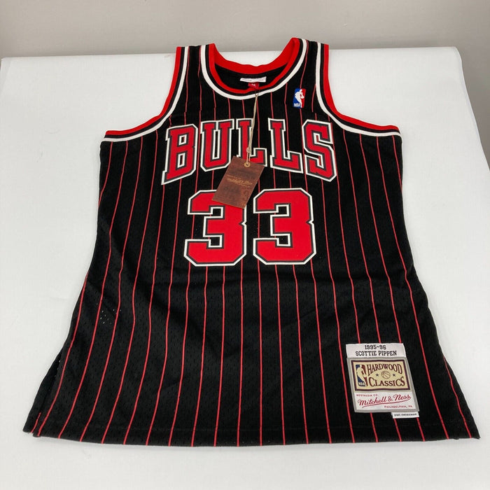 Scottie Pippen Signed Mitchell & Ness Chicago Bulls Jersey Beckett Certified