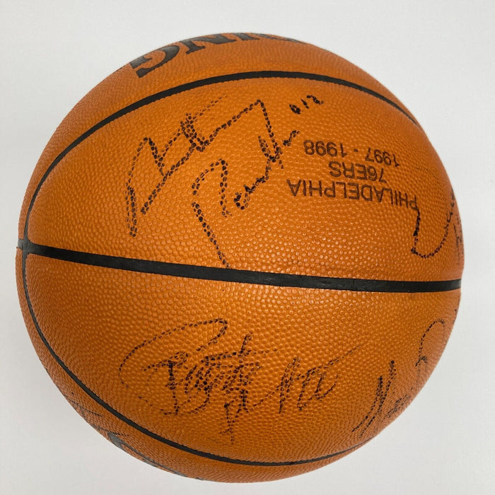 1997-98 Philadelphia 76ers Team Signed Game Basketball Allen Iverson Rookie JSA