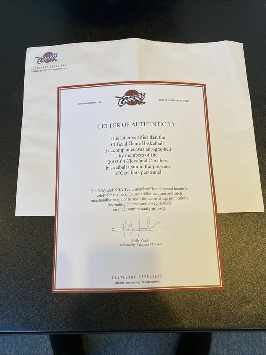 Lebron James Rookie 2003-04 Cleveland Cavaliers Team Signed Basketball PSA DNA