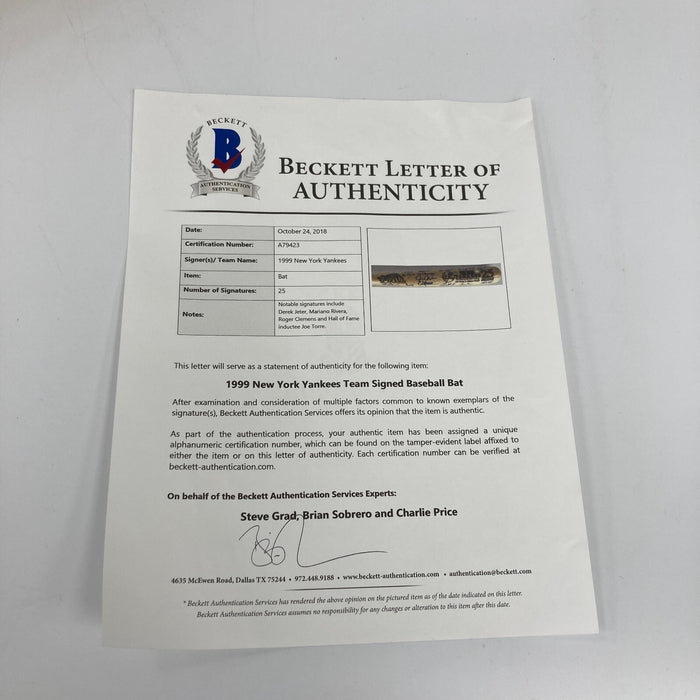 1999 New York Yankees World Series Champs Team Signed Bat Derek Jeter Beckett