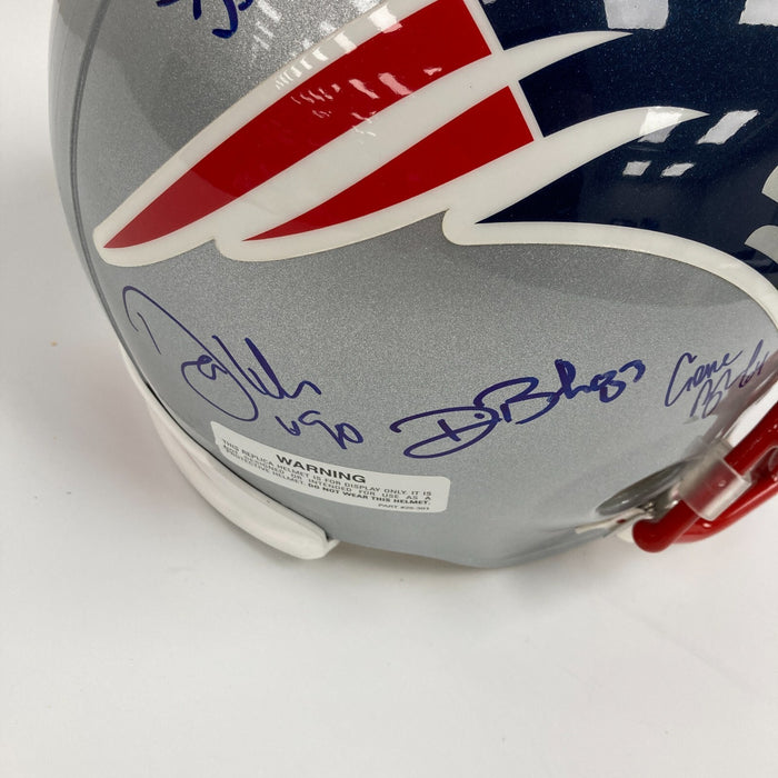 2004 New England Patriots Super Bowl Champs Team Signed Helmet Tom Brady Beckett