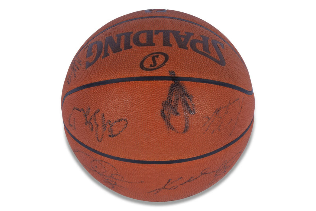 Kobe Bryant 2010-11 Los Angeles Lakers Team Signed NBA Game Basketball PSA DNA