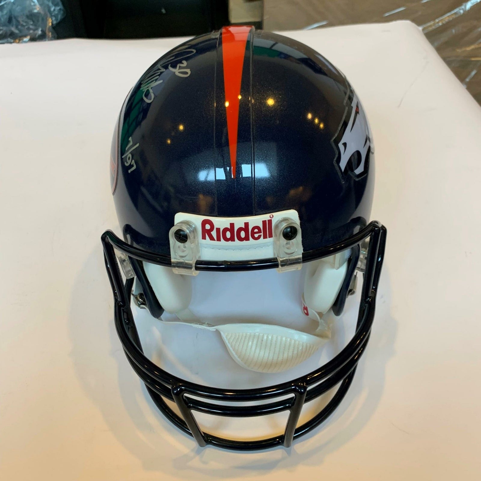 Terrell Davis Signed Denver Broncos Full Size Super Bowl Helmet JSA CO — Showpieces Sports Terrell Davis Signed Denver Broncos Full Size Super Bowl Helmet JSA CO — Showpieces Sports