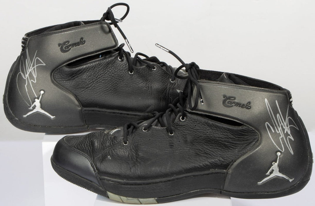 2004 Rookie-Era Signed Game Used Jordan Sneakers JSA & MEARS
