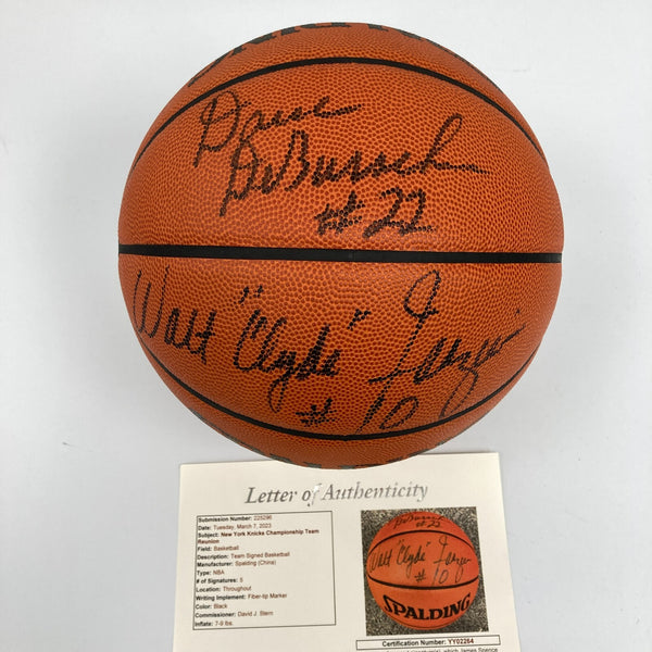 1972-73 New York Knicks NBA Champs Team Signed NBA Game Basketball JSA COA