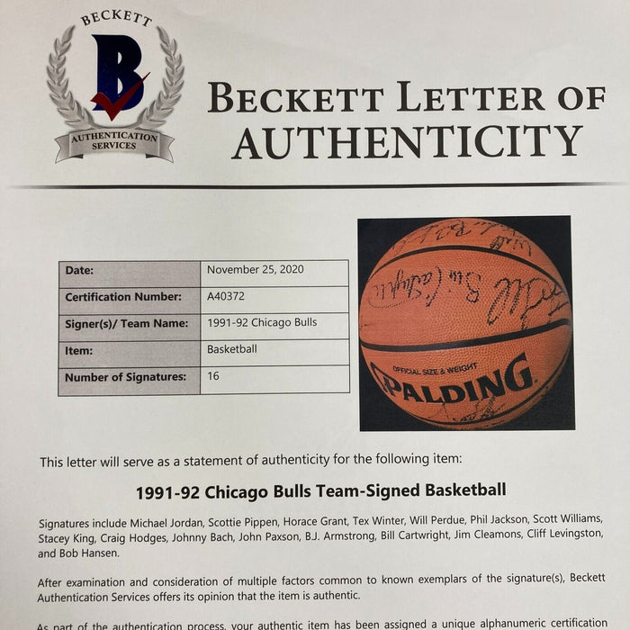 Michael Jordan 1991-92 Chicago Bulls NBA Champs Team Signed Basketball Beckett