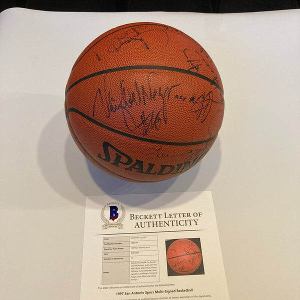 Tim Duncan Rookie 1997-98 San Antonio Spurs Team Signed Basketball Beckett COA