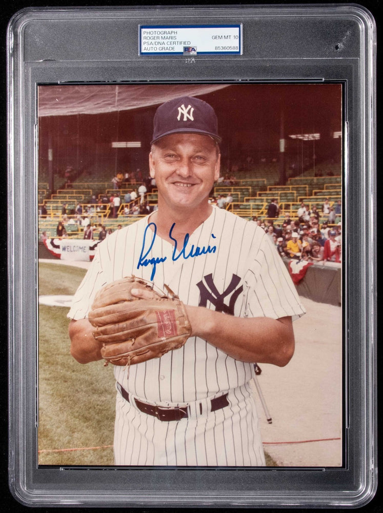 Roger Maris Signed AUtographed 8x10 Photo PSA DNA Graded 10 GEM MINT