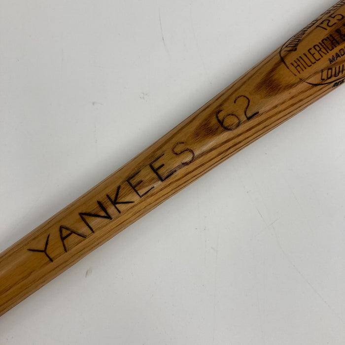 1962 New York Yankees W.S. Champs Team Signed Bat Mickey Mantle Beckett COA