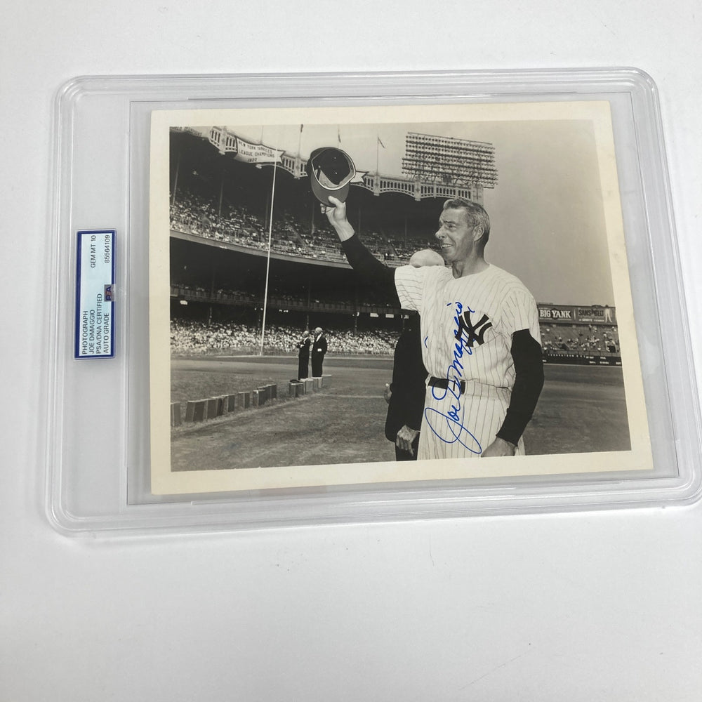 Joe Dimaggio Signed 8x10  Photo PSA DNA Graded 10 GEM MINT