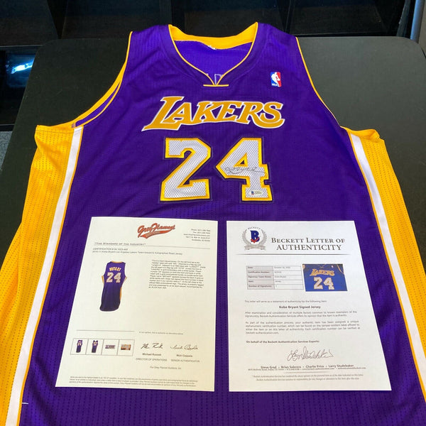 Kobe Bryant Signed 2010-11 Los Angeles Lakers Game Issued #24 Jersey Beckett COA