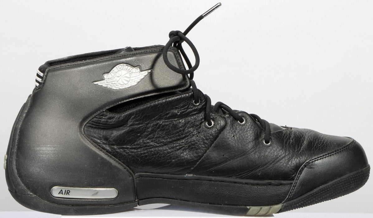 2004 Rookie-Era Signed Game Used Jordan Sneakers JSA & MEARS