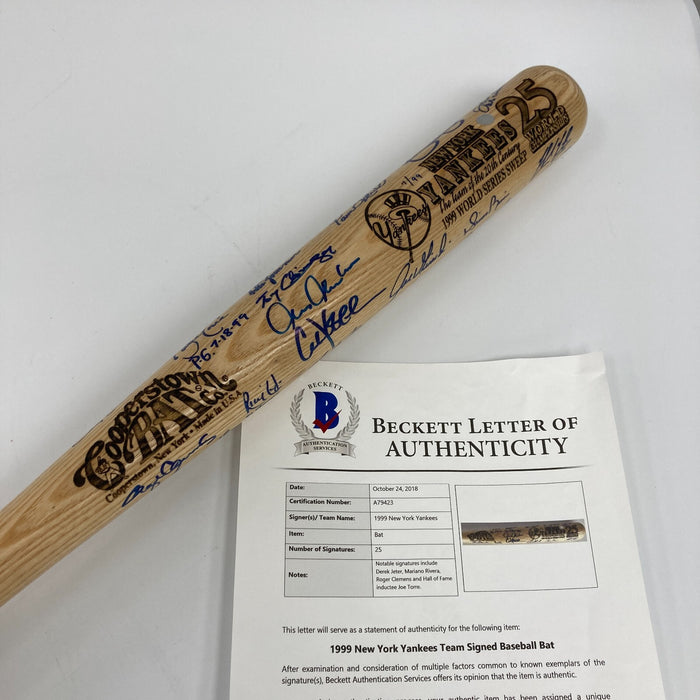 1999 New York Yankees World Series Champs Team Signed Bat Derek Jeter Beckett