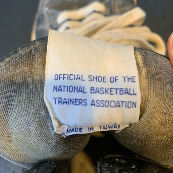 1985-86 Boston Celtics NBA Champs Team Signed Kevin McHale Game Used Shoe JSA