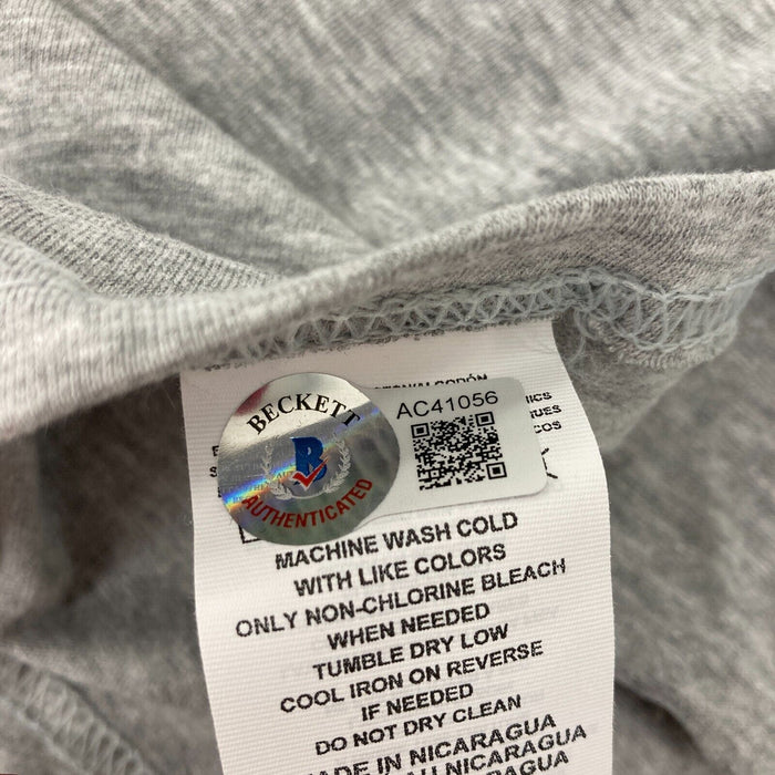 Tom Brady Signed Tampa Bay Buccaneers GOAT Fanatics T-Shirt Beckett COA