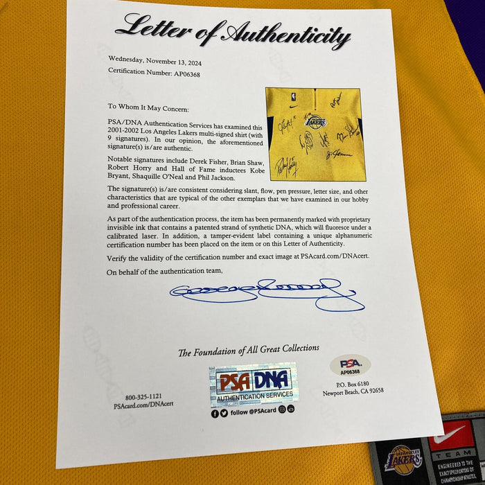 Kobe Bryant 2001-02 Los Angeles Lakers NBA Champs Team Signed Jersey PSA DNA COA