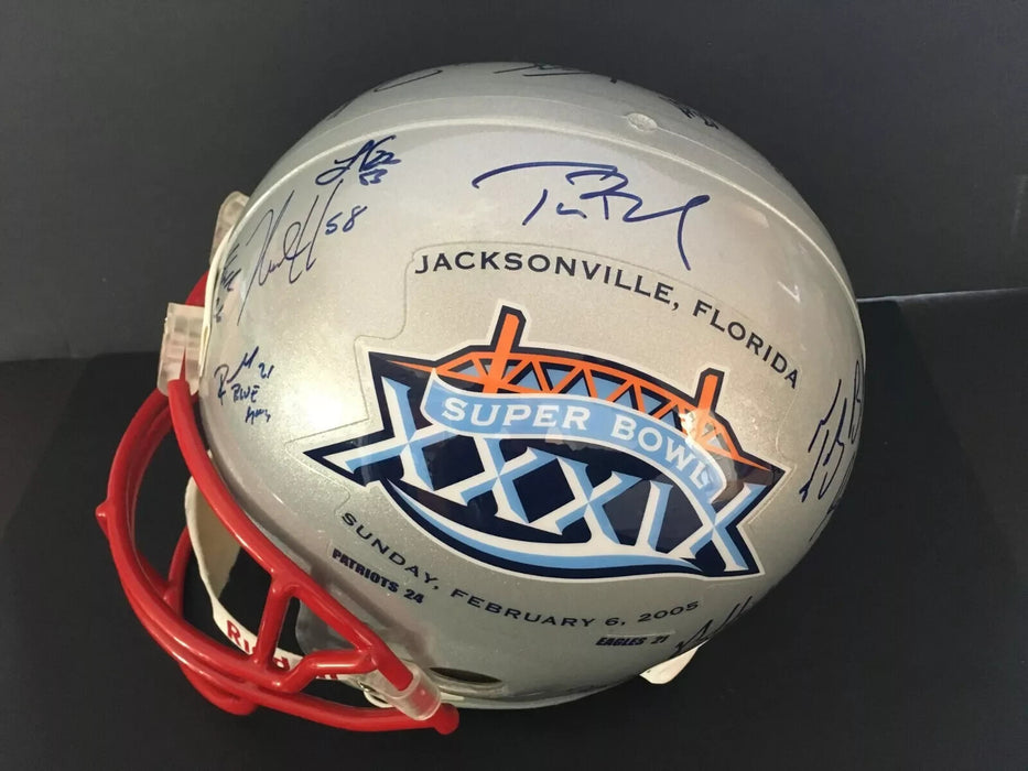 2004 New England Patriots Super Bowl Champs Team Signed Helmet Tom Brady Beckett