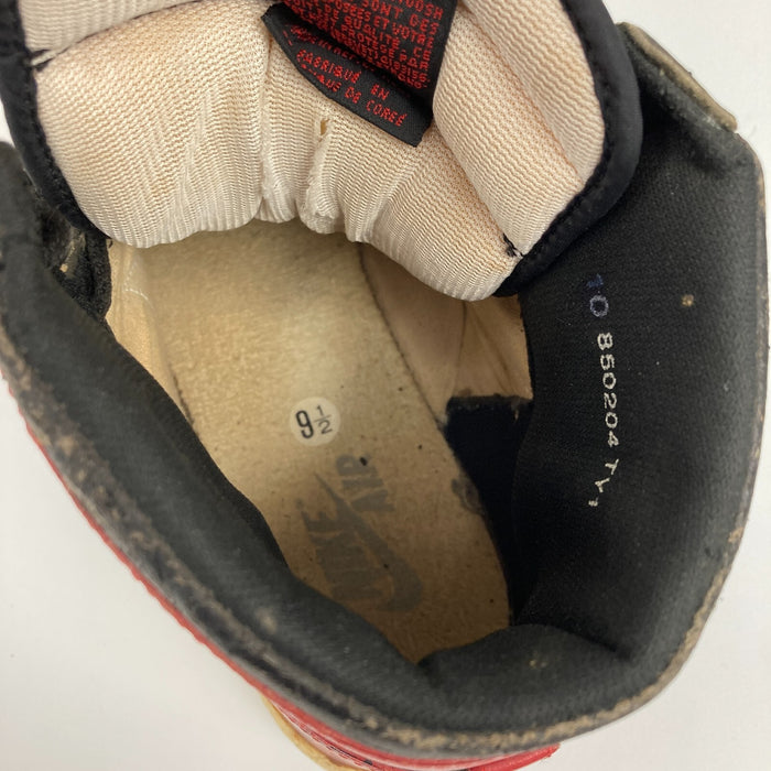 Michael Jordan Rookie Signed Pair Of 1985 Nike Jordan 1 Shoes Sneakers Beckett