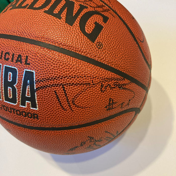 Tim Duncan Rookie 1997-98 San Antonio Spurs Team Signed Basketball Beckett COA