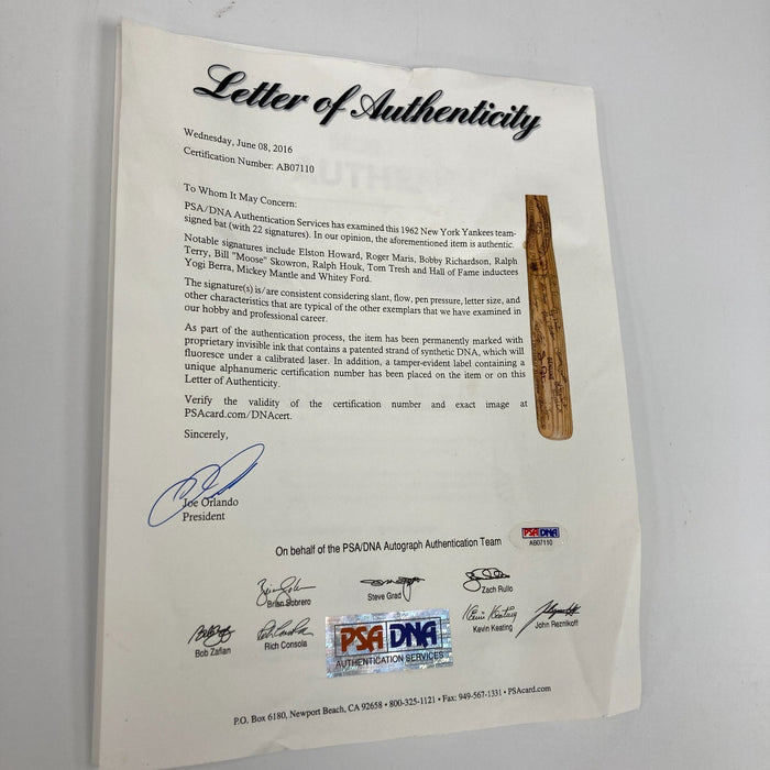 1962 New York Yankees W.S. Champs Team Signed Bat Mickey Mantle Beckett COA