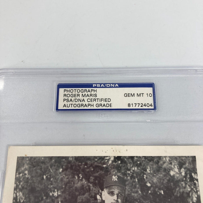 Roger Maris Signed Autographed Photo PSA DNA Graded 10 GEM MINT