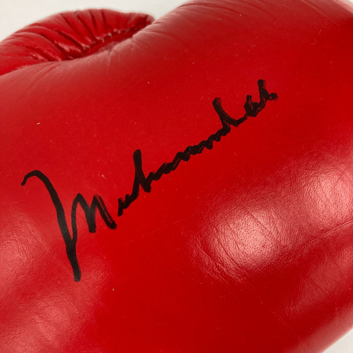Muhammad Ali Signed Everlast Boxing Glove Beckett COA