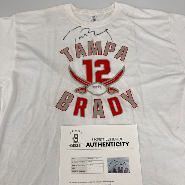 Tom Brady Signed Tampa Bay Buccaneers Authentic Fanatics T-Shirt Beckett COA