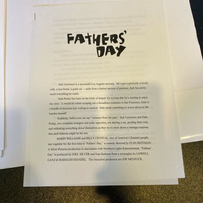 Robin Williams Signed Father's Day Movie Folder With Photos JSA COA