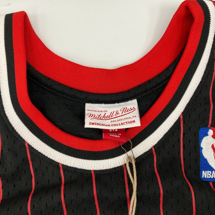 Scottie Pippen Signed Mitchell & Ness Chicago Bulls Jersey Beckett Certified