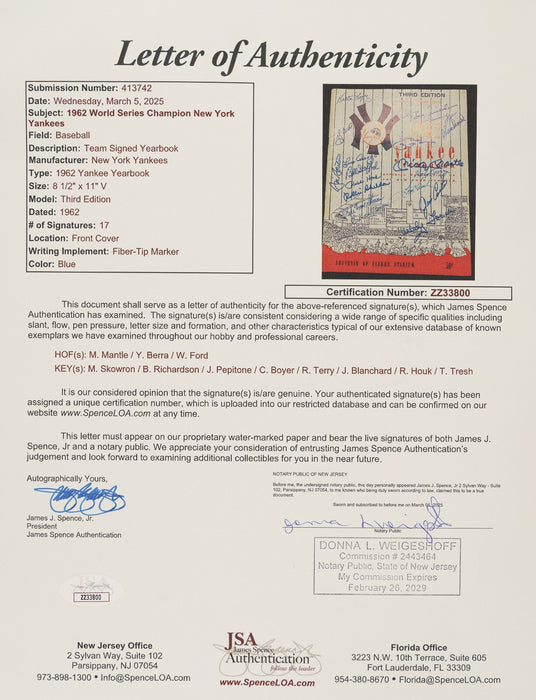 1962 New York Yankees Team Signed Yearbook Mickey Mantle 17 Sigs JSA COA