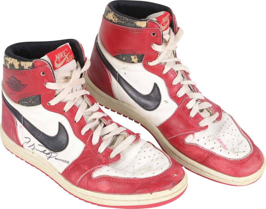 Michael Jordan Rookie Signed Pair Of 1985 Nike Jordan 1 Shoes Sneakers PSA DNA