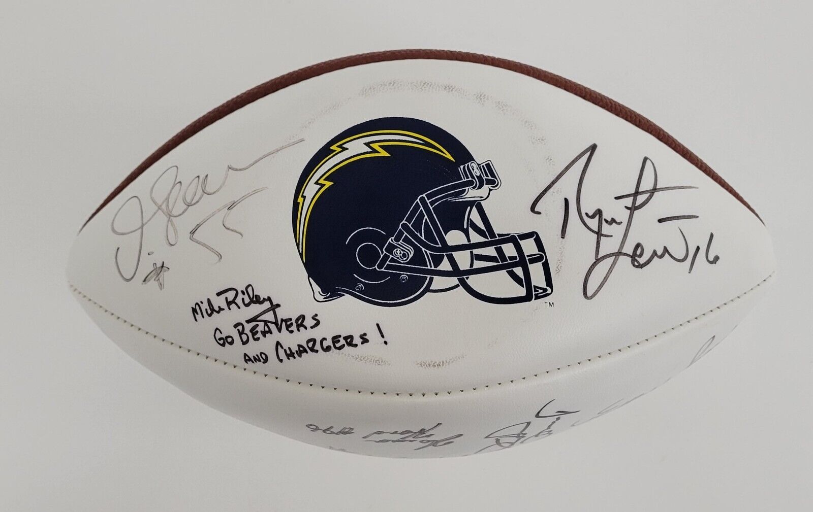 Junior Seau 1999 San Diego Chargers Team Signed Football Beckett COA