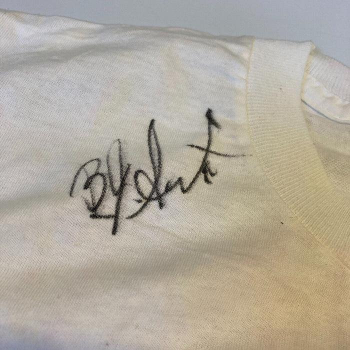 B.J. Armstrong Signed 1992 Chicago Bulls Back To Back Champs T-shirt Beckett