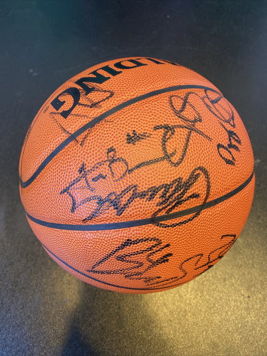 Lebron James Rookie 2003-04 Cleveland Cavaliers Team Signed Basketball PSA DNA
