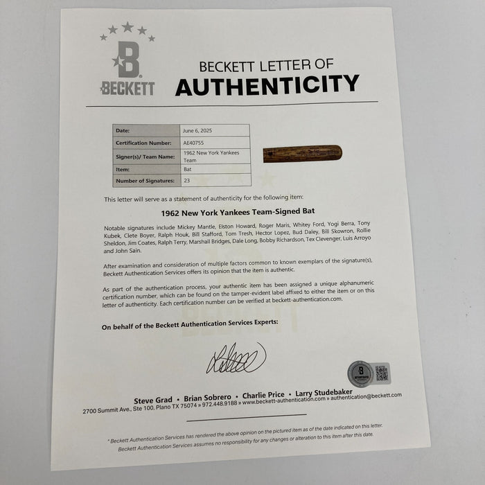 1962 New York Yankees W.S. Champs Team Signed Bat Mickey Mantle Beckett COA