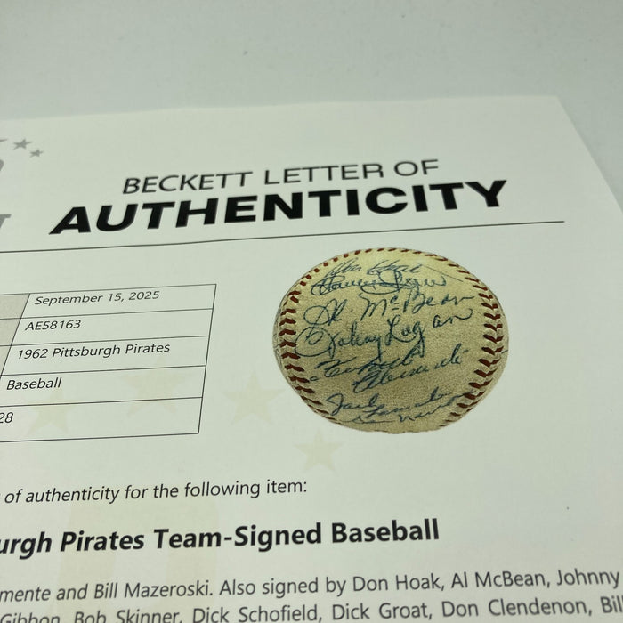 Roberto Clemente 1962 Pittsburgh Pirates Team Signed Baseball PSA DNA 8 N Mint