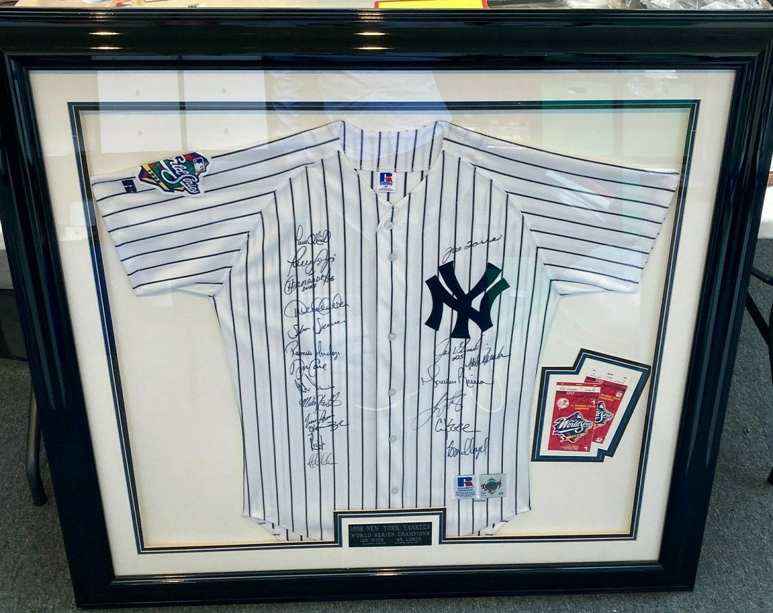 1998 New York Yankees Team Signed World Series Jersey Derek Jeter Rive —  Showpieces Sports