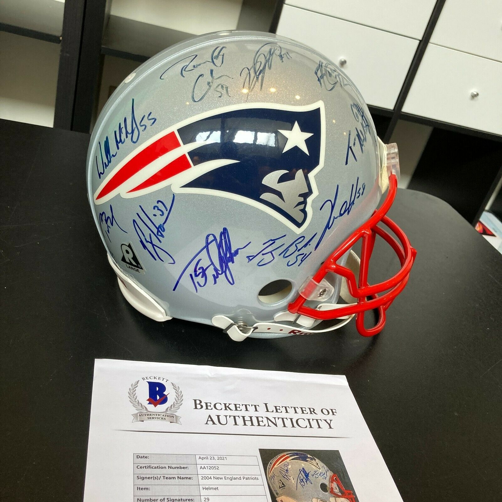 2004 New England Patriots Super Bowl Champs Team Signed Helmet Tom Brady  Steiner