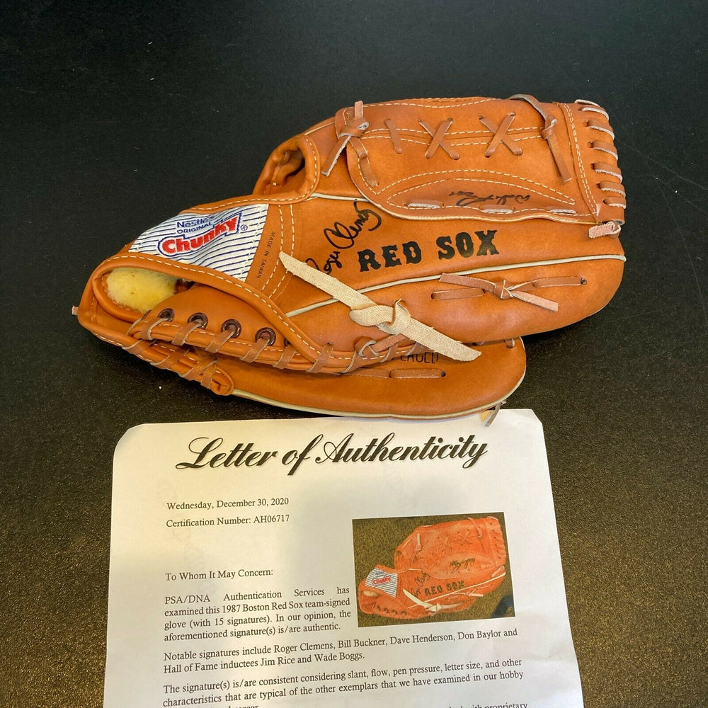 1987 Boston Red Sox Team Signed Glove Roger Clemens Wade Boggs Jim Rice PSA DNA