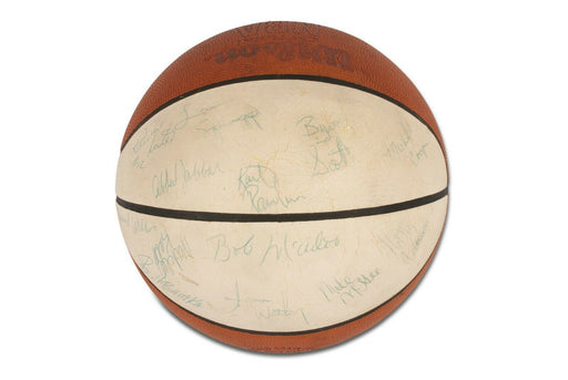1984-85 Los Angeles Lakers NBA Champs Team Signed Vintage Basketball Beckett COA