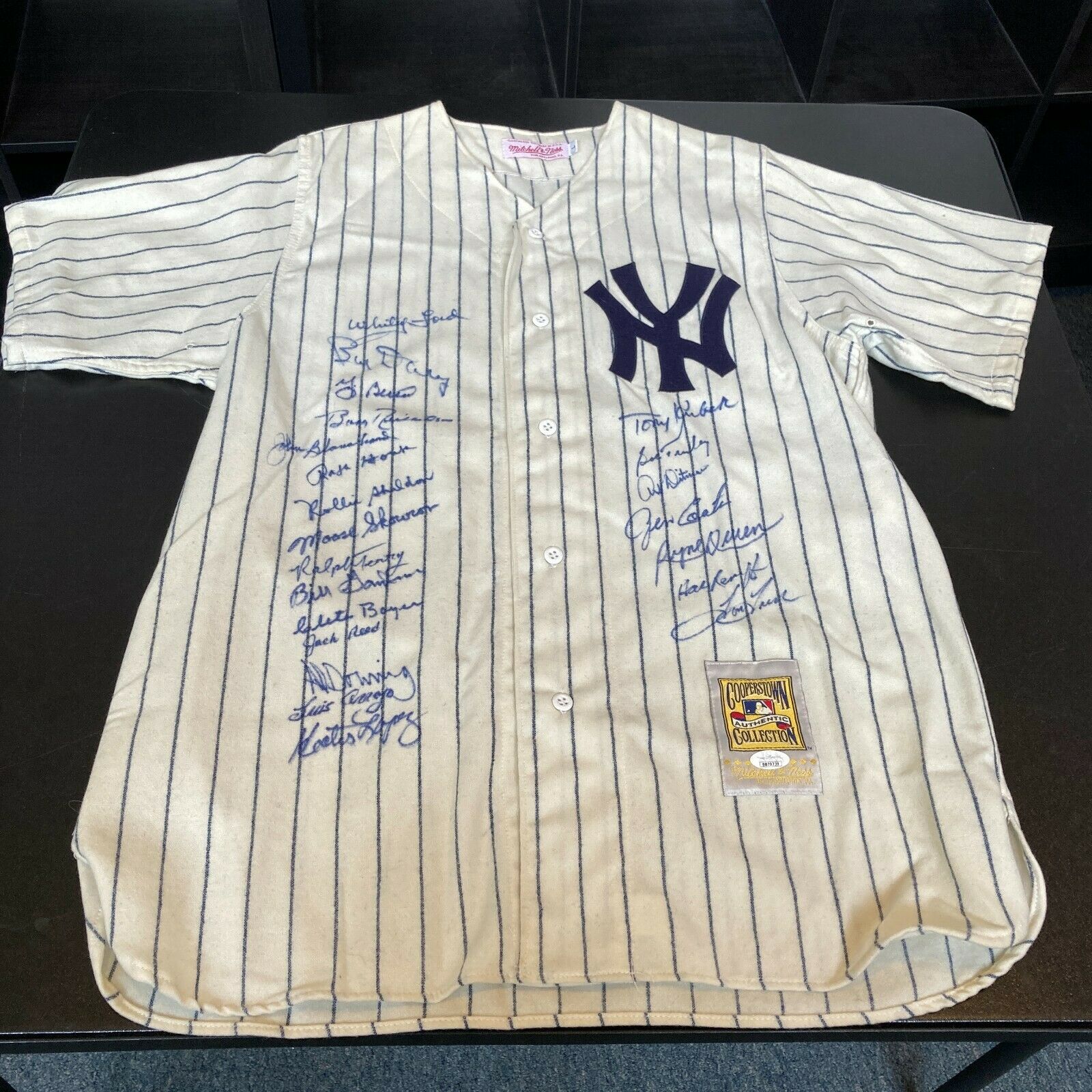 1961 New York Yankees World Series Champs Team Signed Jersey 27 Sigs J —  Showpieces Sports