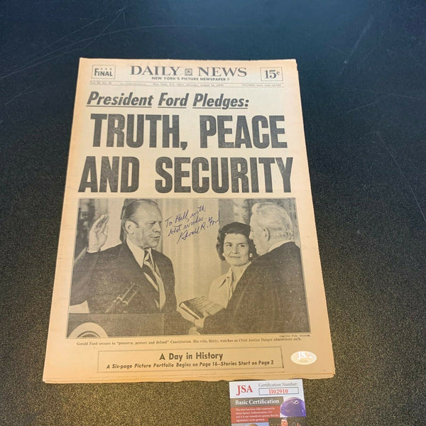 President Gerald Ford Signed Original 1974 Daily News Newspaper With JSA COA